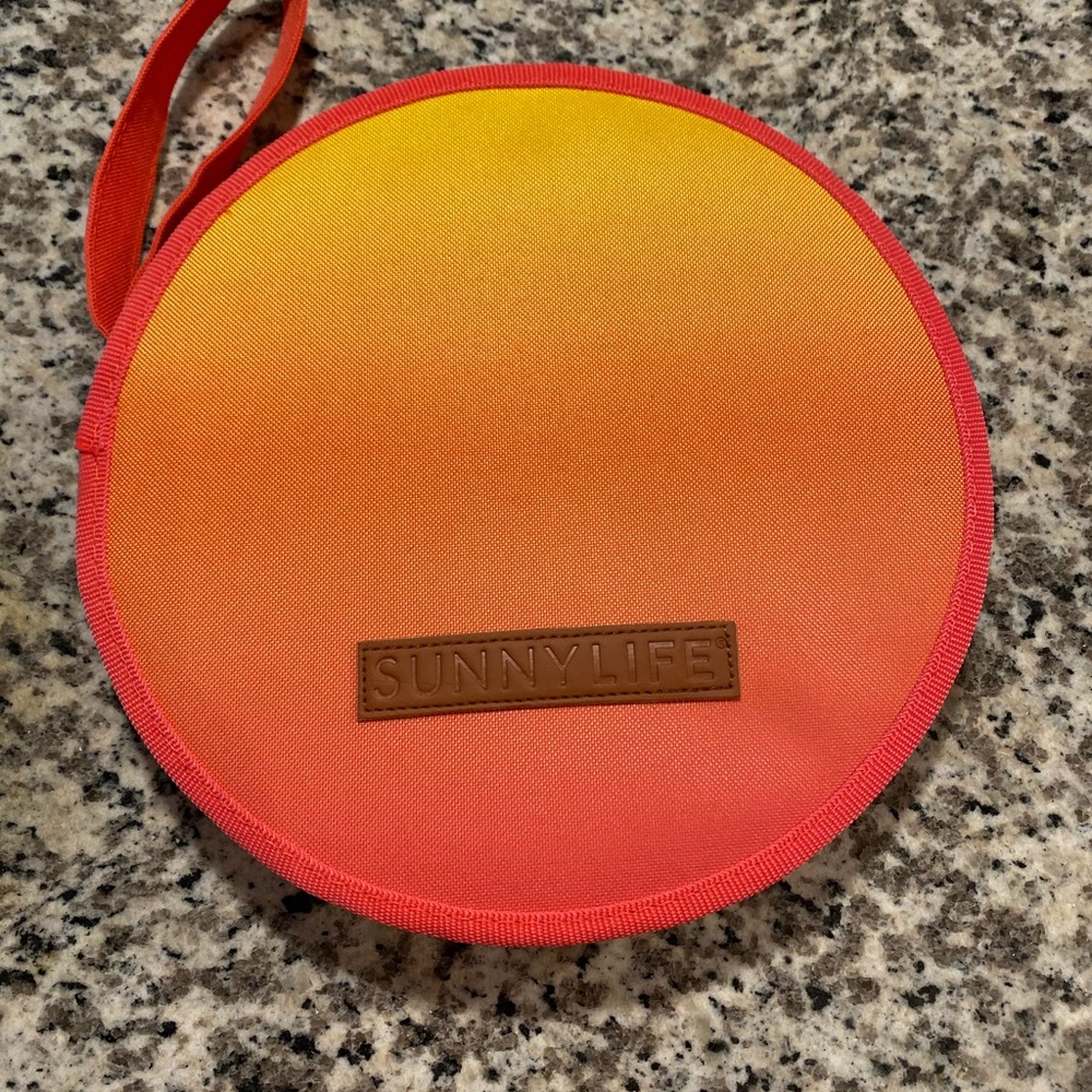 To go plate with silver ware